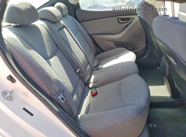 5NPDH4AE4GH700208 2016 HYUNDAI ELANTRA White Հետևի նստատեղերի տեսք