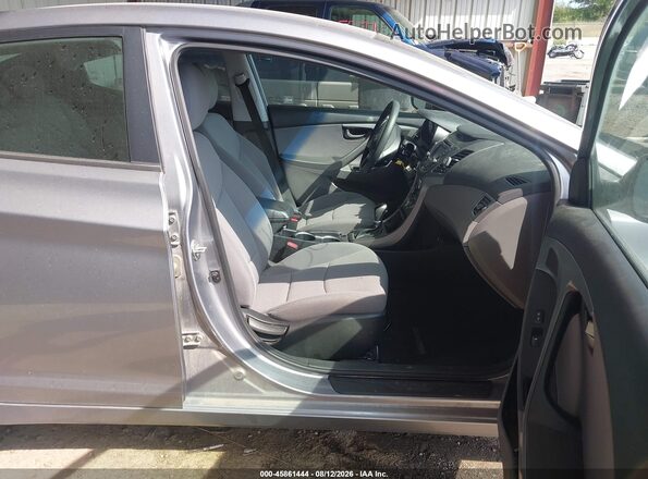 5NPDH4AE5GH708091 2016 HYUNDAI ELANTRA Silver Вид салону спереду