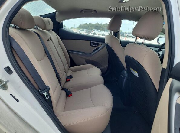 5NPDH4AE5GH767822 2016 HYUNDAI ELANTRA Белый Вид задних сидений