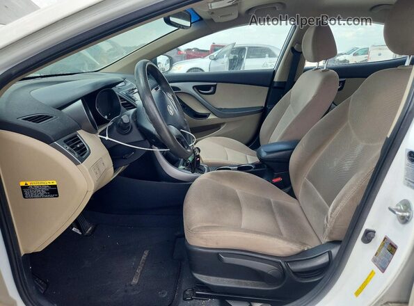 5NPDH4AE5GH767822 2016 HYUNDAI ELANTRA Белый Вид салона спереди