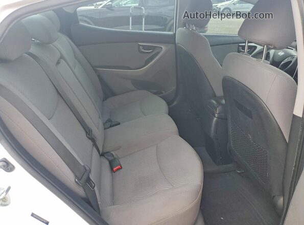 5NPDH4AE6GH671617 2016 HYUNDAI ELANTRA White Вид задніх сидінь