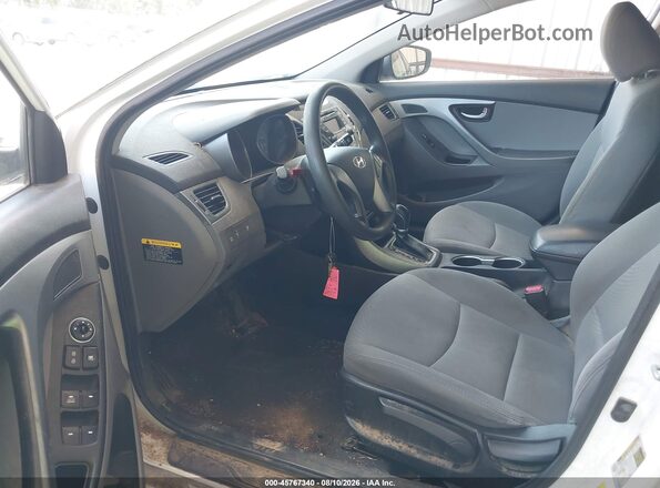 5NPDH4AE6GH704406 2016 HYUNDAI ELANTRA Белый Вид задней части салона