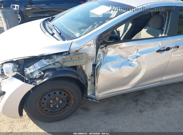 5NPDH4AE6GH721464 2016 HYUNDAI ELANTRA Silver Rear interior view