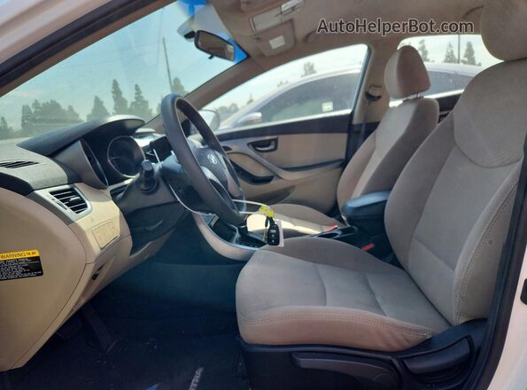 5NPDH4AE6GH777971 2016 HYUNDAI ELANTRA Белый Вид салона спереди