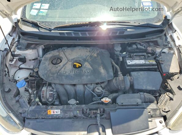 5NPDH4AE7GH763450 2016 HYUNDAI ELANTRA White Вид задньої частини салону
