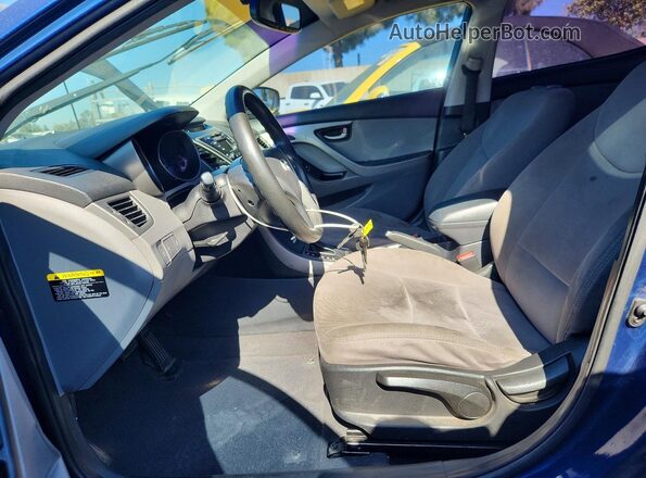 5NPDH4AE7GH766073 2016 HYUNDAI ELANTRA Blue Вид салону спереду