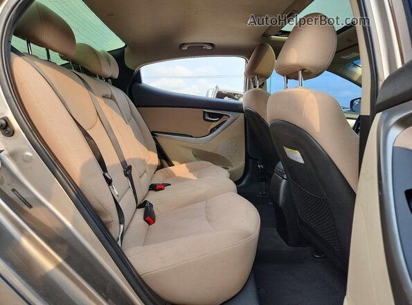5NPDH4AE8GH672123 2016 HYUNDAI ELANTRA Tan Widok tylnych siedzeń