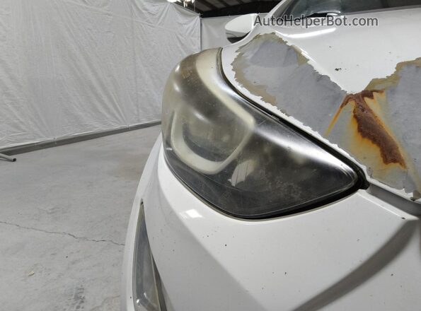 5NPDH4AE8GH681159 2016 HYUNDAI ELANTRA White 