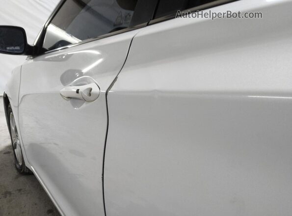 5NPDH4AE8GH681159 2016 HYUNDAI ELANTRA White 