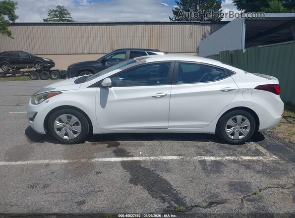 5NPDH4AE8GH681761 2016 HYUNDAI ELANTRA White 