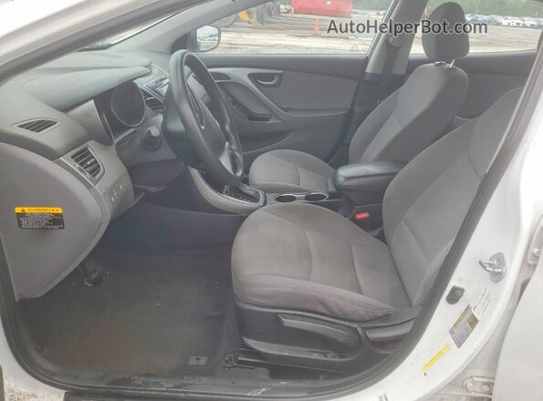 5NPDH4AE8GH692081 2016 HYUNDAI ELANTRA Белый Вид салона спереди