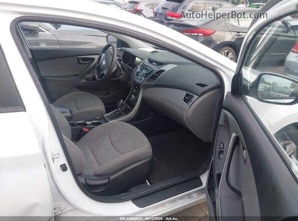 5NPDH4AE8GH720557 2016 HYUNDAI ELANTRA White Вид салону спереду