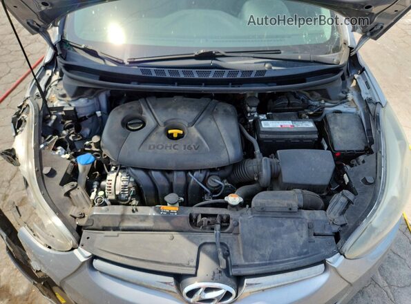 5NPDH4AE9GH694499 2016 HYUNDAI ELANTRA Silver Rear interior view