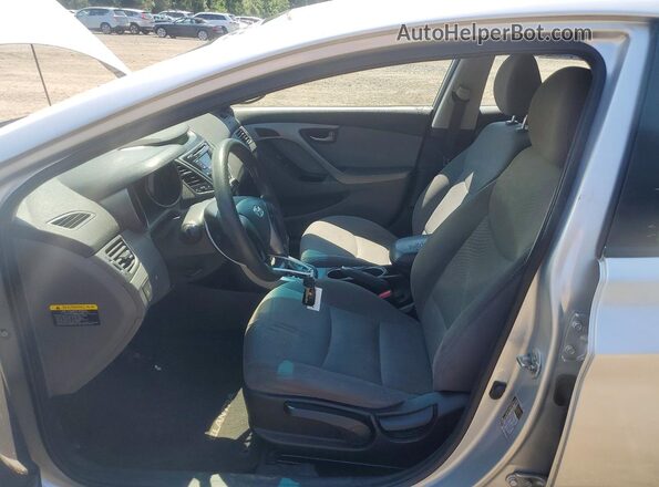 5NPDH4AE9GH703623 2016 HYUNDAI ELANTRA Серебряный Вид салона спереди