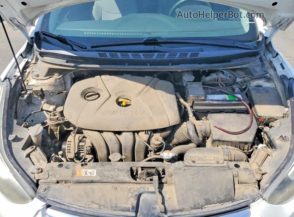 5NPDH4AE9GH709454 2016 HYUNDAI ELANTRA White Rear interior view