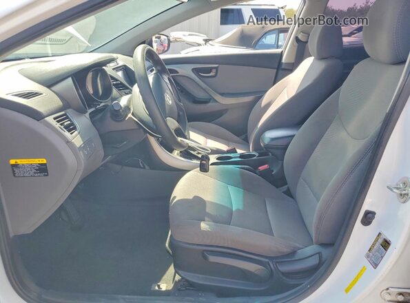 5NPDH4AE9GH709454 2016 HYUNDAI ELANTRA White Front interior view