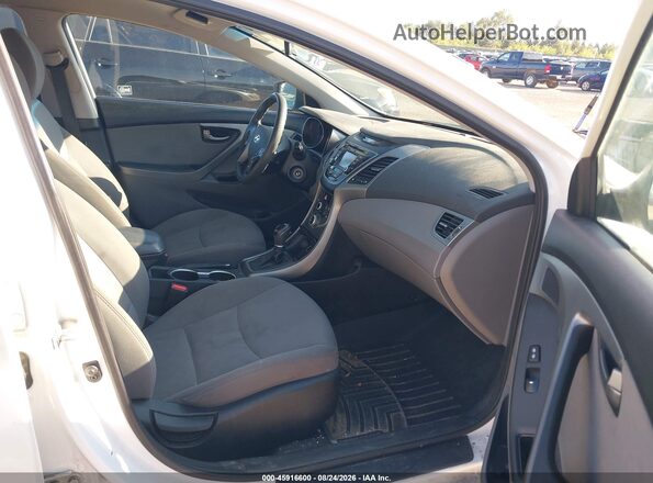 5NPDH4AE9GH745547 2016 HYUNDAI ELANTRA White Front interior view