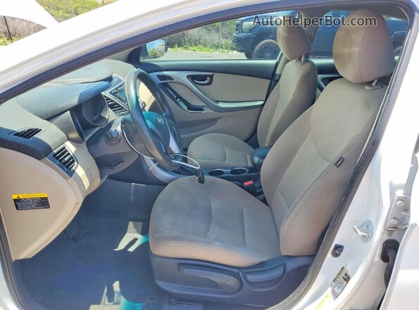 5NPDH4AE9GH769105 2016 HYUNDAI ELANTRA White Front interior view