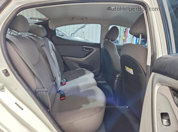 5NPDH4AEXGH760185 2016 HYUNDAI ELANTRA White Widok tylnych siedzeń