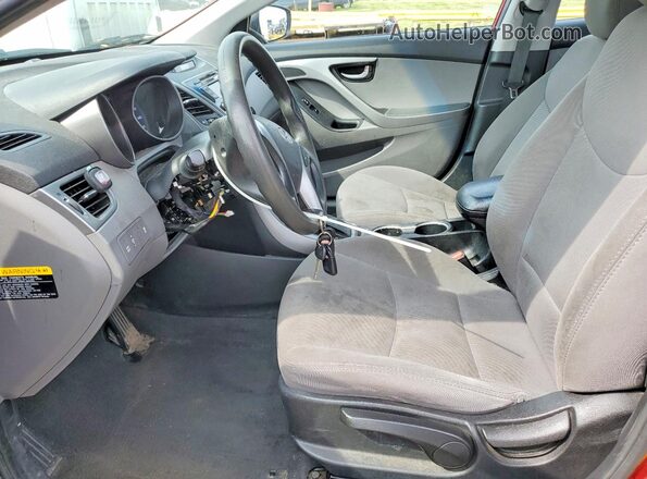 5NPDH4AEXGH770912 2016 HYUNDAI ELANTRA Red Вид салону спереду