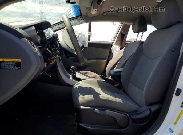 5NPDH4AEXGH784941 2016 HYUNDAI ELANTRA Белый Вид салона спереди