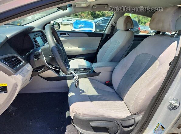 5NPE24AF0GH285077 2016 HYUNDAI SONATA Silver Front interior view