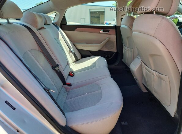 5NPE24AF0GH285077 2016 HYUNDAI SONATA Silver Rear seats view