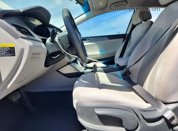 5NPE24AF0GH393456 2016 HYUNDAI SONATA Белый Вид салона спереди