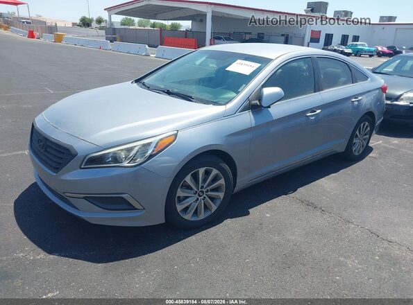 5NPE24AF0HH479352 2017 HYUNDAI SONATA Silver Առջևի ձախ երեք քառորդ տեսարան