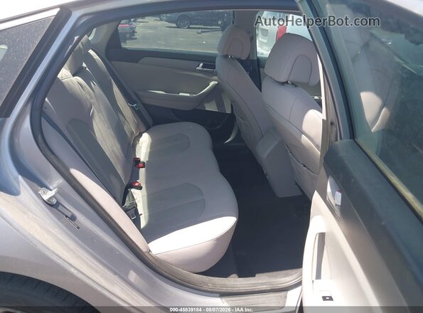 5NPE24AF0HH479352 2017 HYUNDAI SONATA Silver VIN կոդի պիտակի տեսք