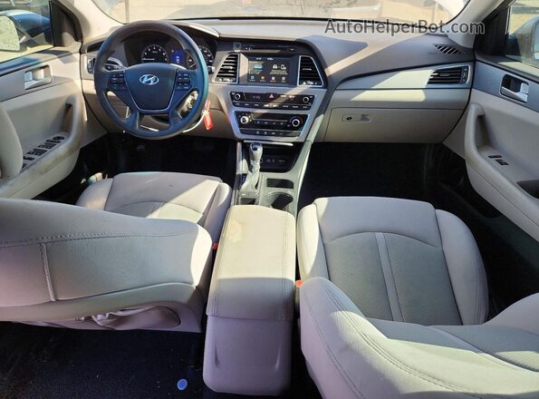 5NPE24AF0HH520241 2017 HYUNDAI SONATA Серебряный Вид панели приборов