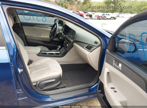 5NPE24AF0HH530249 2017 HYUNDAI SONATA Blue წინა სალონის ხედი