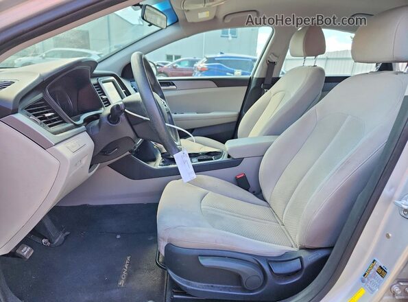 5NPE24AF0JH600841 2018 HYUNDAI SONATA Silver Widok wnętrza z przodu