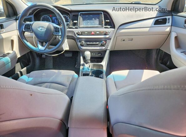 5NPE24AF0JH600841 2018 HYUNDAI SONATA Silver Widok deski rozdzielczej