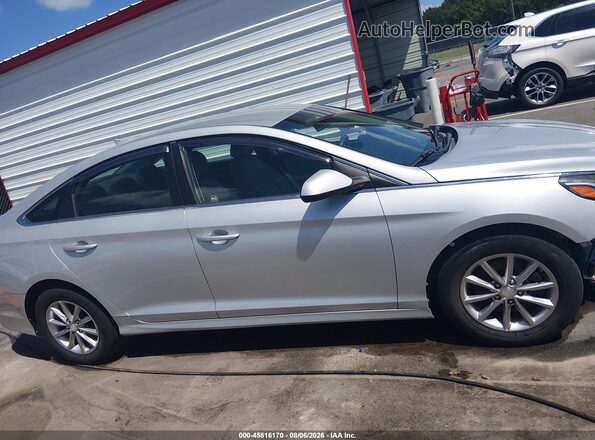 5NPE24AF0JH675863 2018 HYUNDAI SONATA Серебряный Вид задней части салона