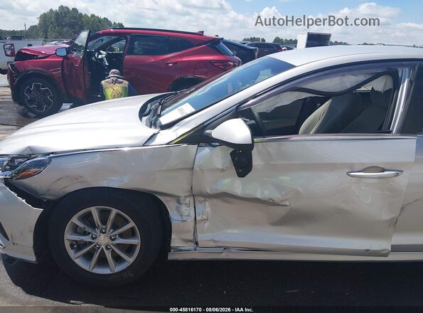 5NPE24AF0JH675863 2018 HYUNDAI SONATA Серебряный Вид спереди