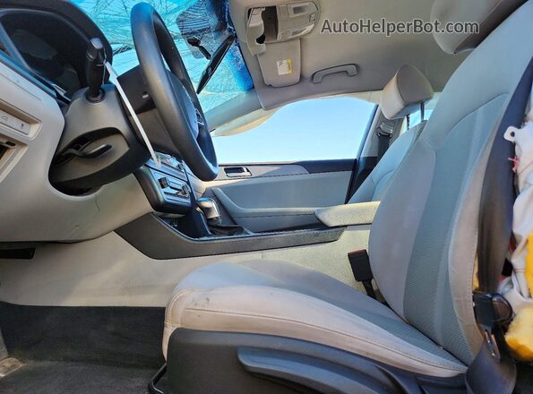 5NPE24AF0JH690878 2018 HYUNDAI SONATA Gray Вид салону спереду