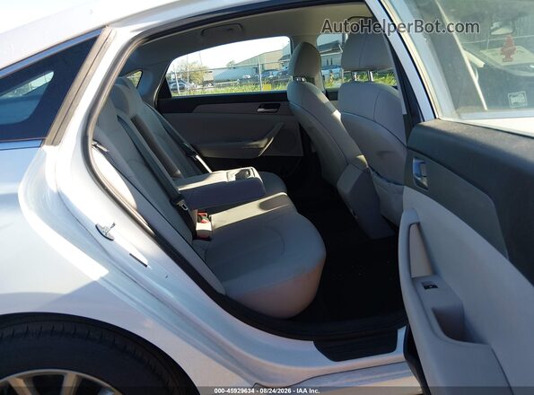 5NPE24AF0JH706223 2018 HYUNDAI SONATA White Vista de la etiqueta del VIN