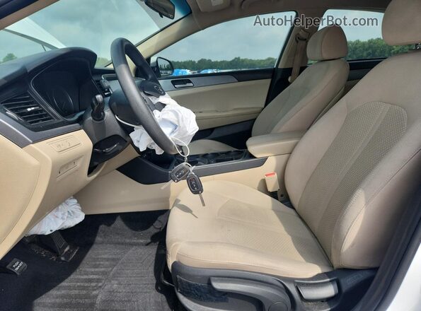 5NPE24AF0KH783515 2019 HYUNDAI SONATA Белый Вид салона спереди