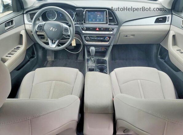 5NPE24AF0KH802225 2019 HYUNDAI SONATA Белый Вид панели приборов