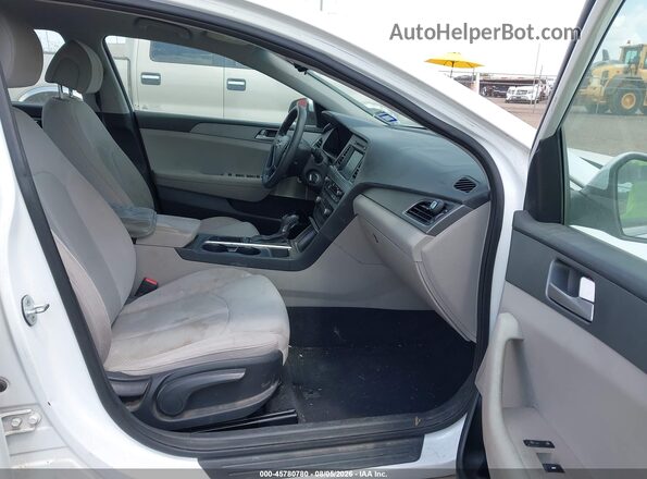 5NPE24AF1GH289686 2016 HYUNDAI SONATA Белый Вид салона спереди