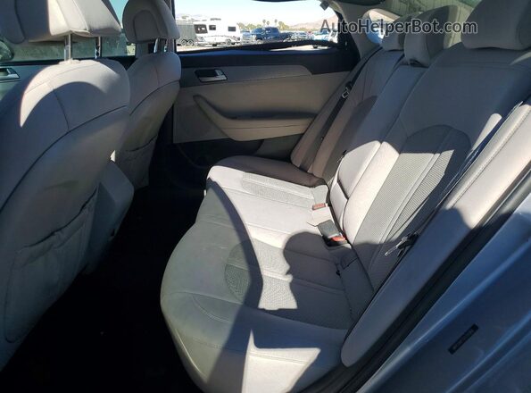 5NPE24AF1GH316868 2016 HYUNDAI SONATA Silver Vista de los asientos traseros