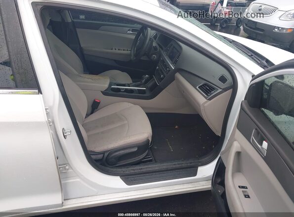 5NPE24AF1GH323562 2016 HYUNDAI SONATA Белый Вид салона спереди