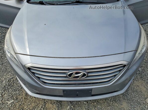 5NPE24AF1HH517705 2017 HYUNDAI SONATA Серебряный Вид задней части салона