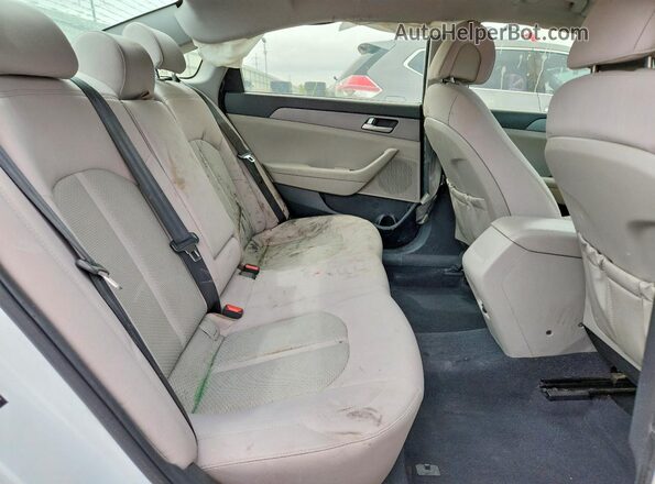 5NPE24AF1HH530678 2017 HYUNDAI SONATA White Widok tylnych siedzeń