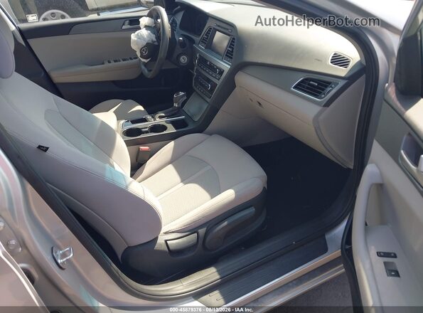 5NPE24AF1HH552552 2017 HYUNDAI SONATA Silver Вид салону спереду