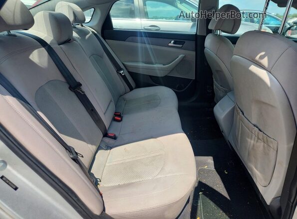 5NPE24AF1HH559260 2017 HYUNDAI SONATA Silver Vista de los asientos traseros