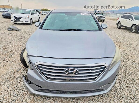 5NPE24AF1HH560943 2017 HYUNDAI SONATA Серебряный Вид спереди