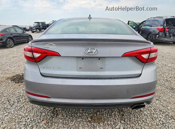 5NPE24AF1HH560943 2017 HYUNDAI SONATA Серебряный Вид сзади