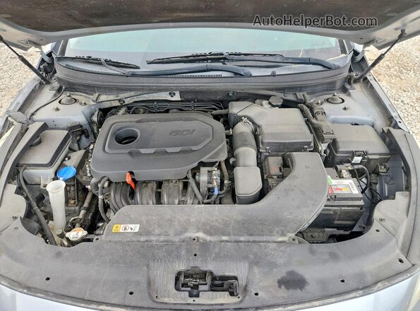 5NPE24AF1HH560943 2017 HYUNDAI SONATA Серебряный Вид задней части салона